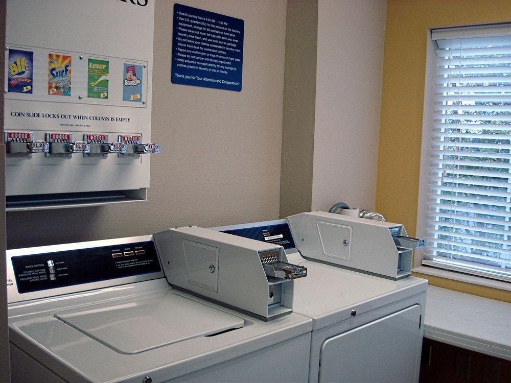Hometown Inn & Suites Jacksonville Butler Blvd./Southpoint エクステリア 写真