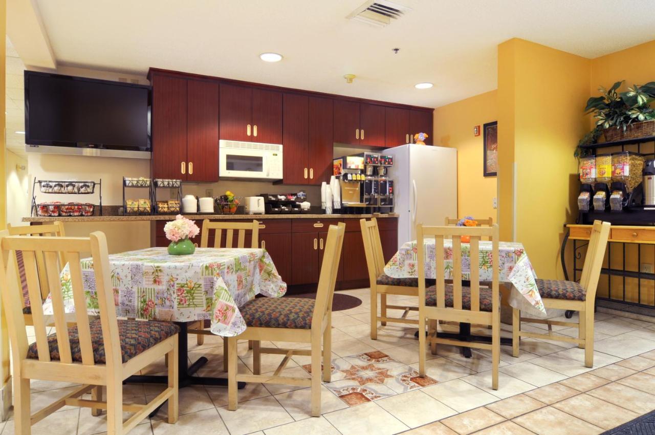 Hometown Inn & Suites Jacksonville Butler Blvd./Southpoint エクステリア 写真