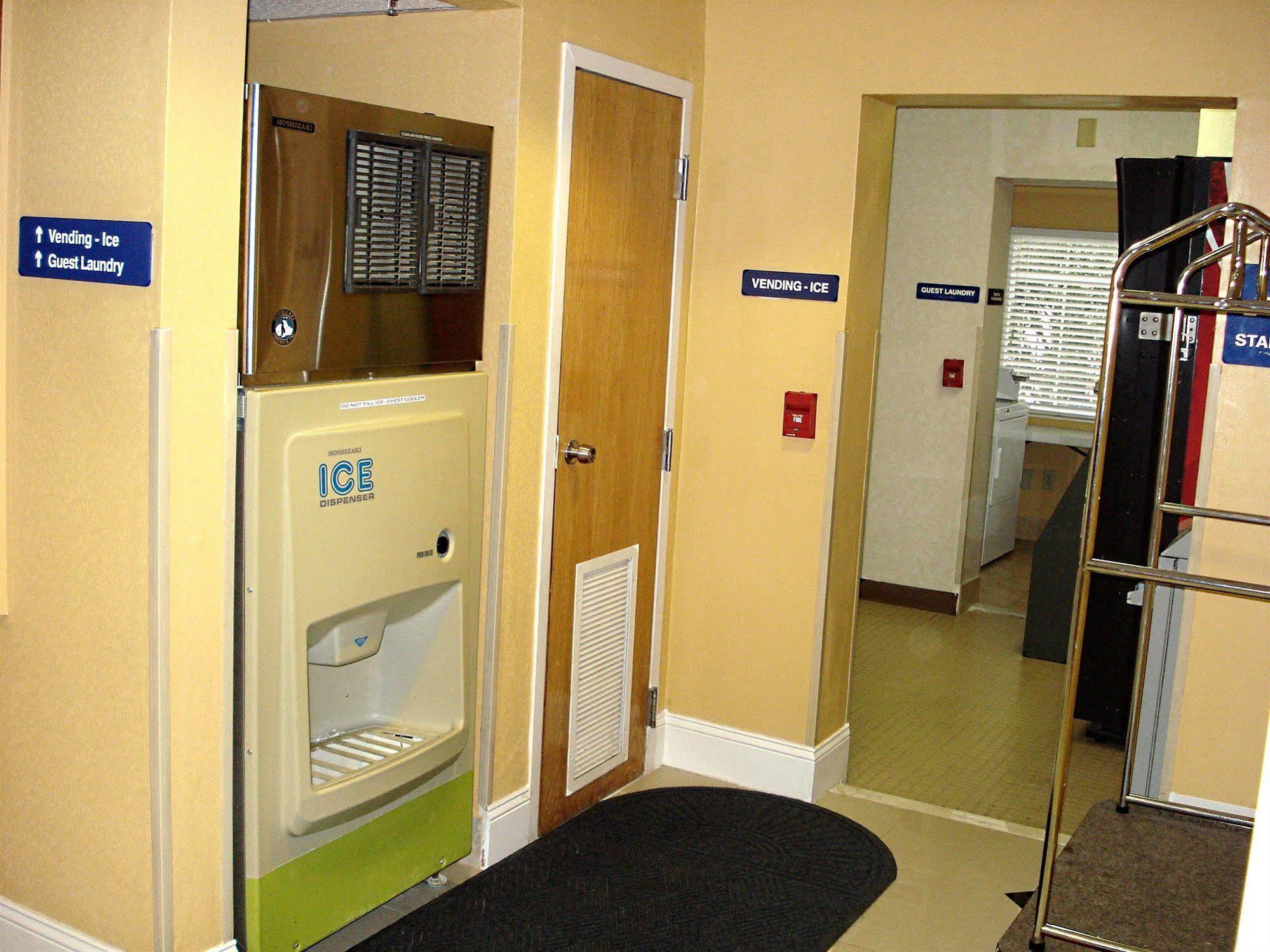 Hometown Inn & Suites Jacksonville Butler Blvd./Southpoint エクステリア 写真