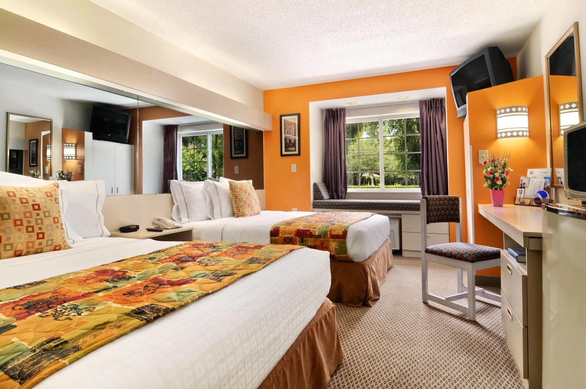 Hometown Inn & Suites Jacksonville Butler Blvd./Southpoint エクステリア 写真