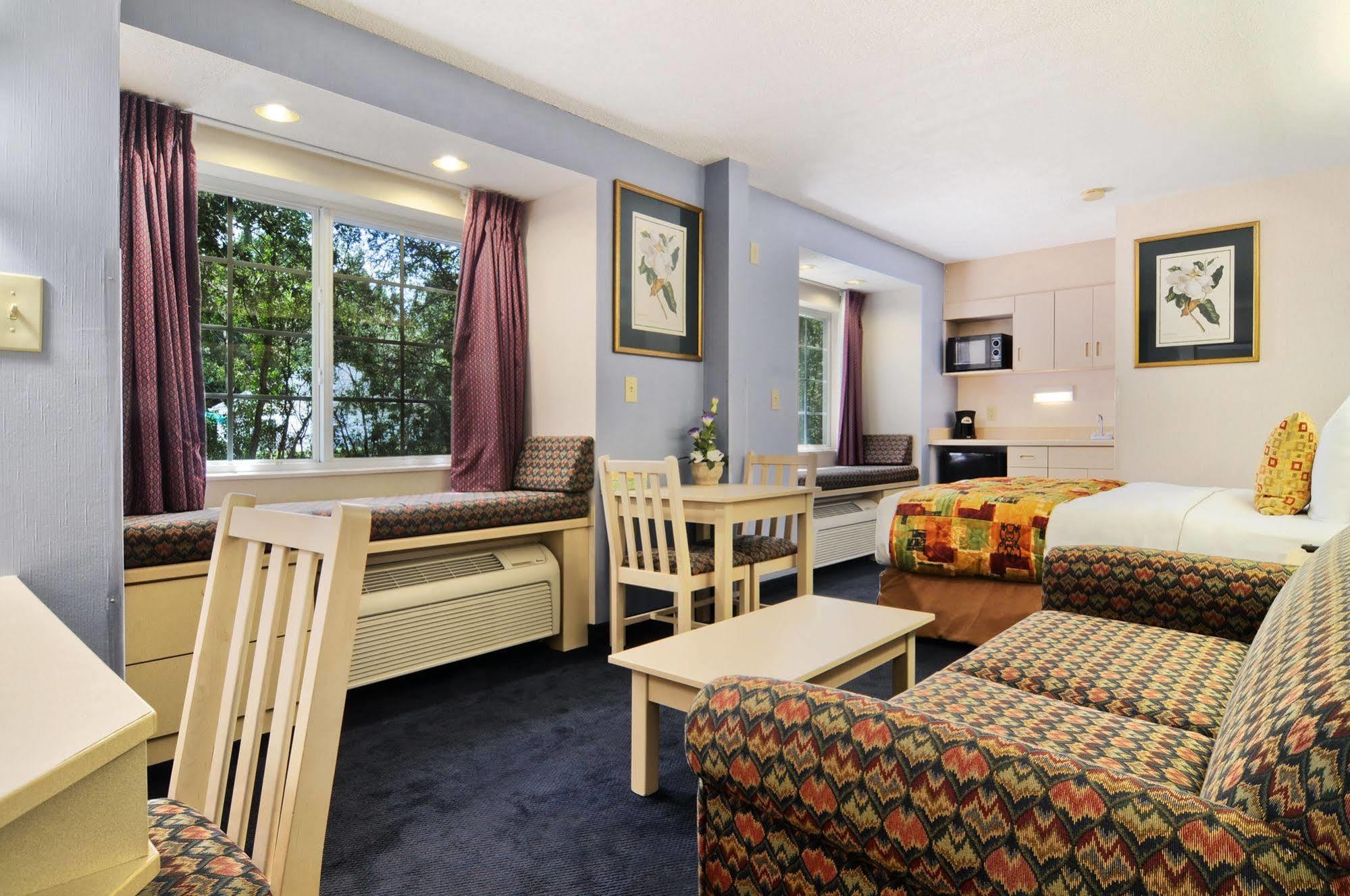 Hometown Inn & Suites Jacksonville Butler Blvd./Southpoint エクステリア 写真