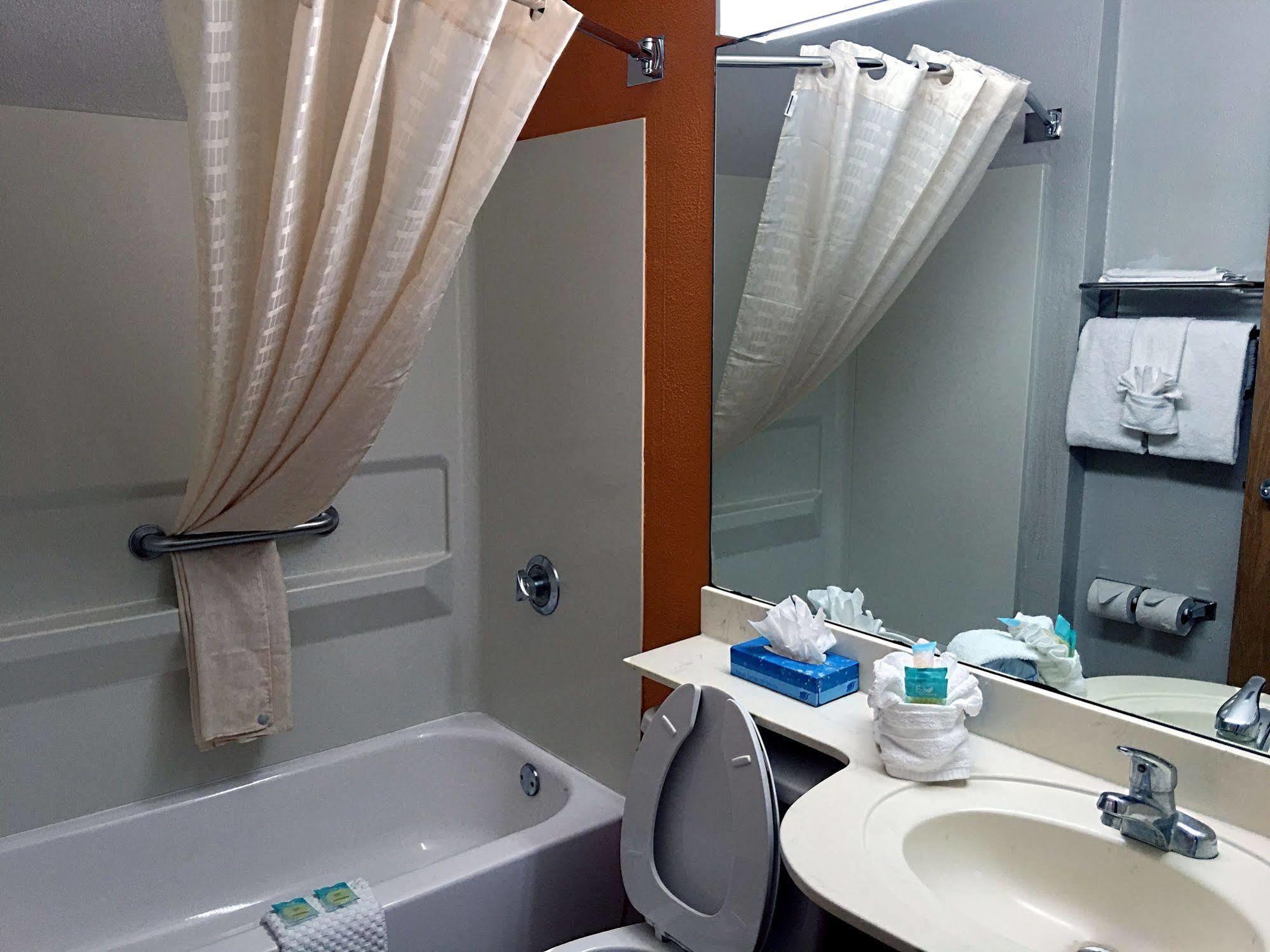 Hometown Inn & Suites Jacksonville Butler Blvd./Southpoint エクステリア 写真