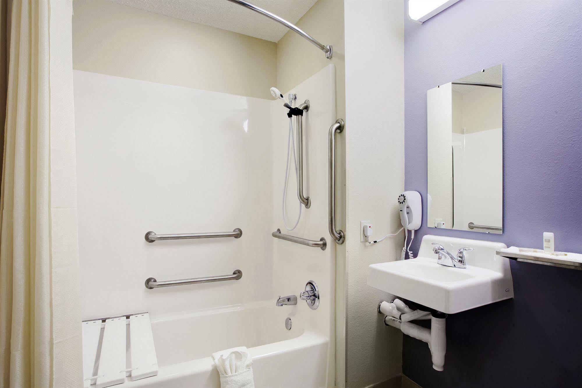 Hometown Inn & Suites Jacksonville Butler Blvd./Southpoint 部屋 写真