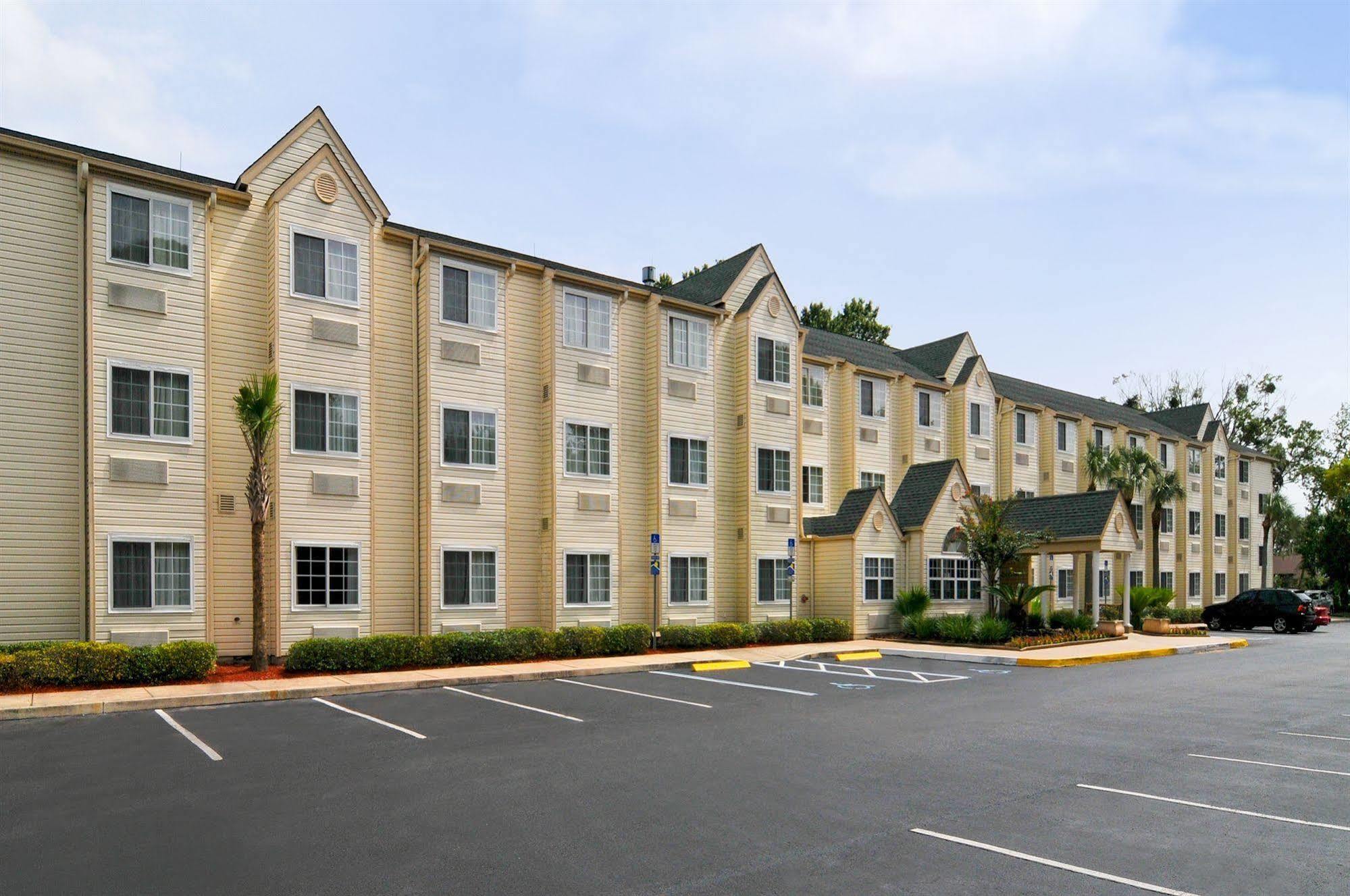 Hometown Inn & Suites Jacksonville Butler Blvd./Southpoint エクステリア 写真