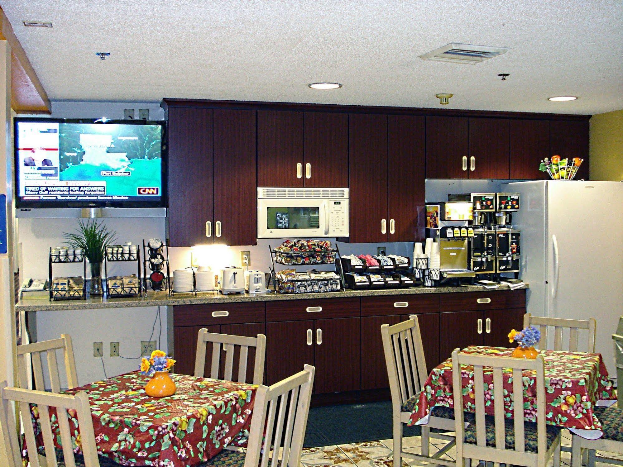 Hometown Inn & Suites Jacksonville Butler Blvd./Southpoint エクステリア 写真